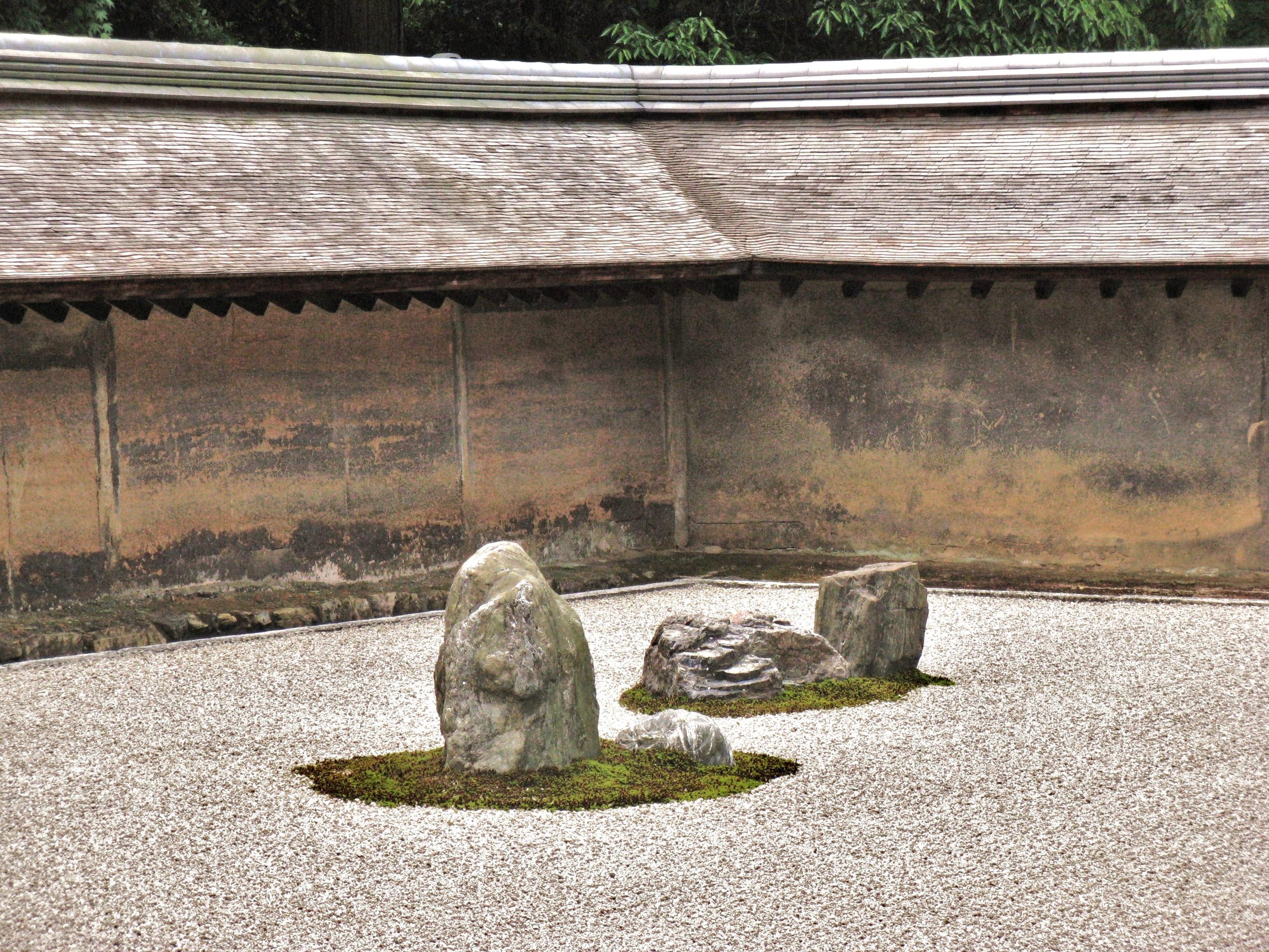 Ryoanji (竜安寺): Kyotos Iconic Rock Garden Temple. | LetsJapan